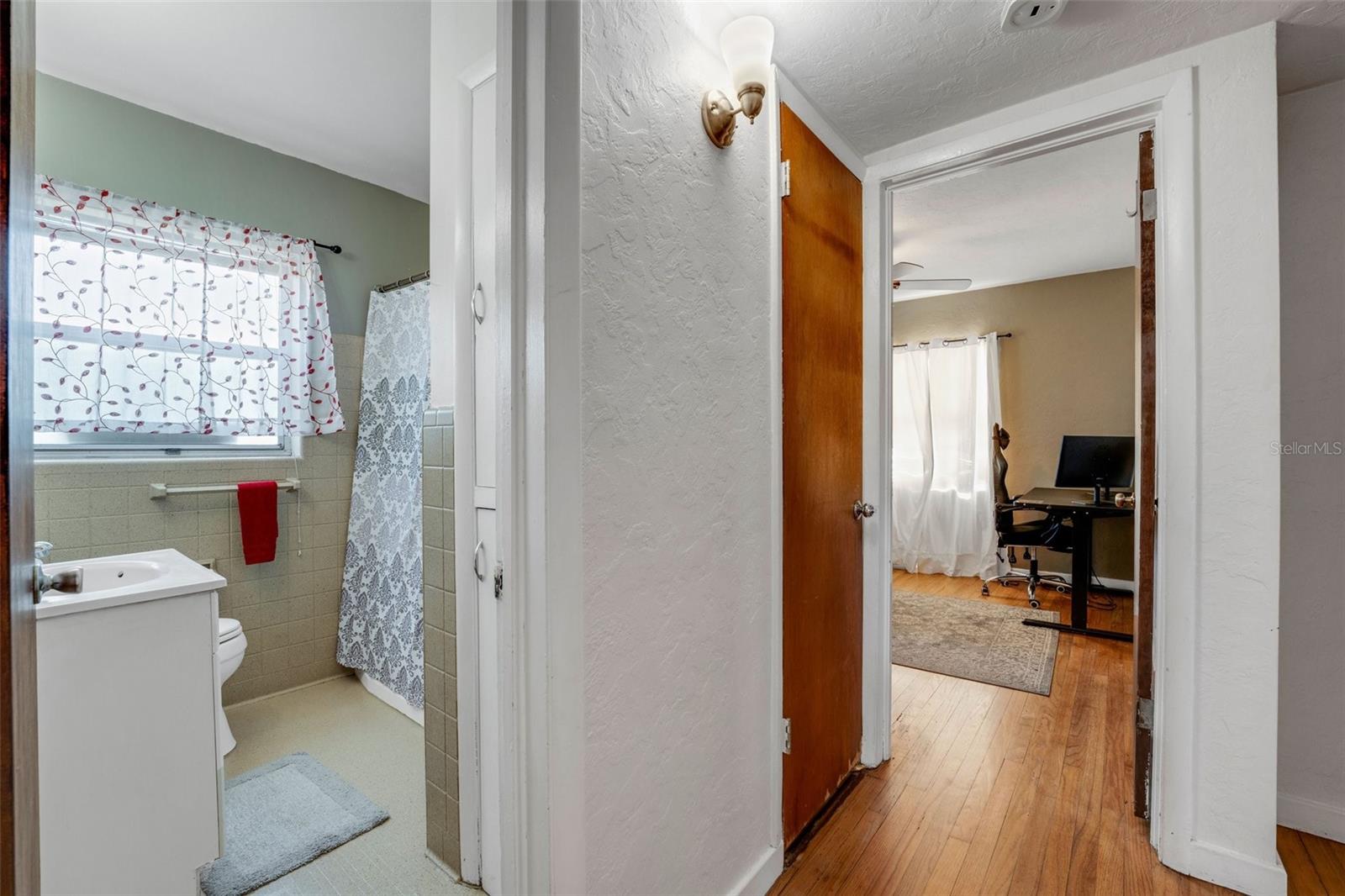 Image 18 of 40 For 5711 9th Avenue N