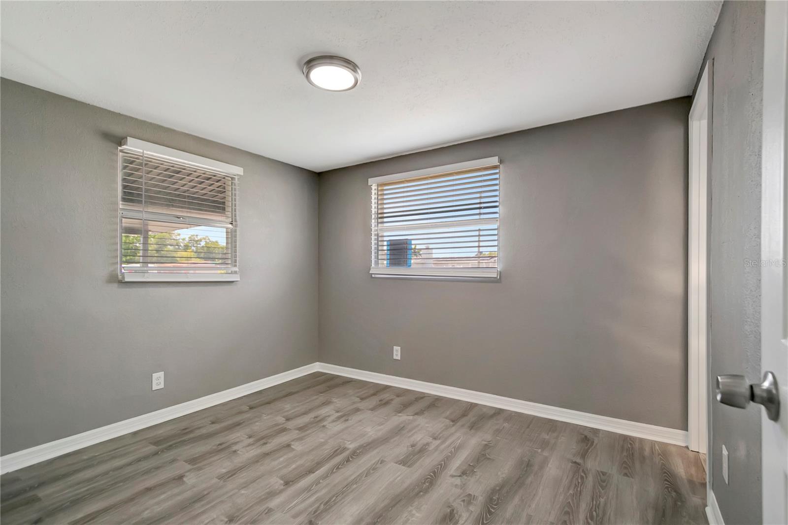 Image 13 of 34 For 6403 Lois Avenue