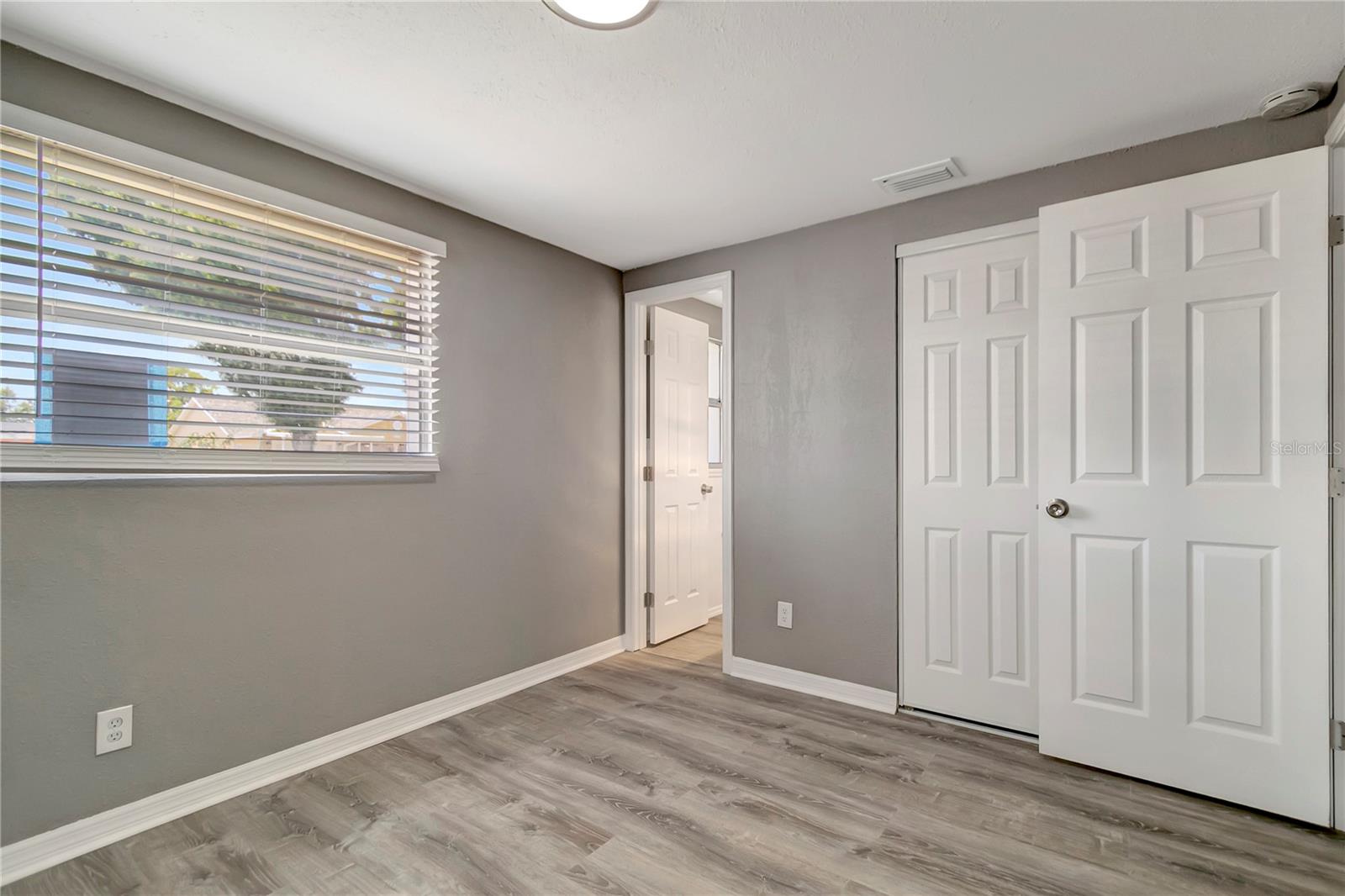 Image 14 of 34 For 6403 Lois Avenue