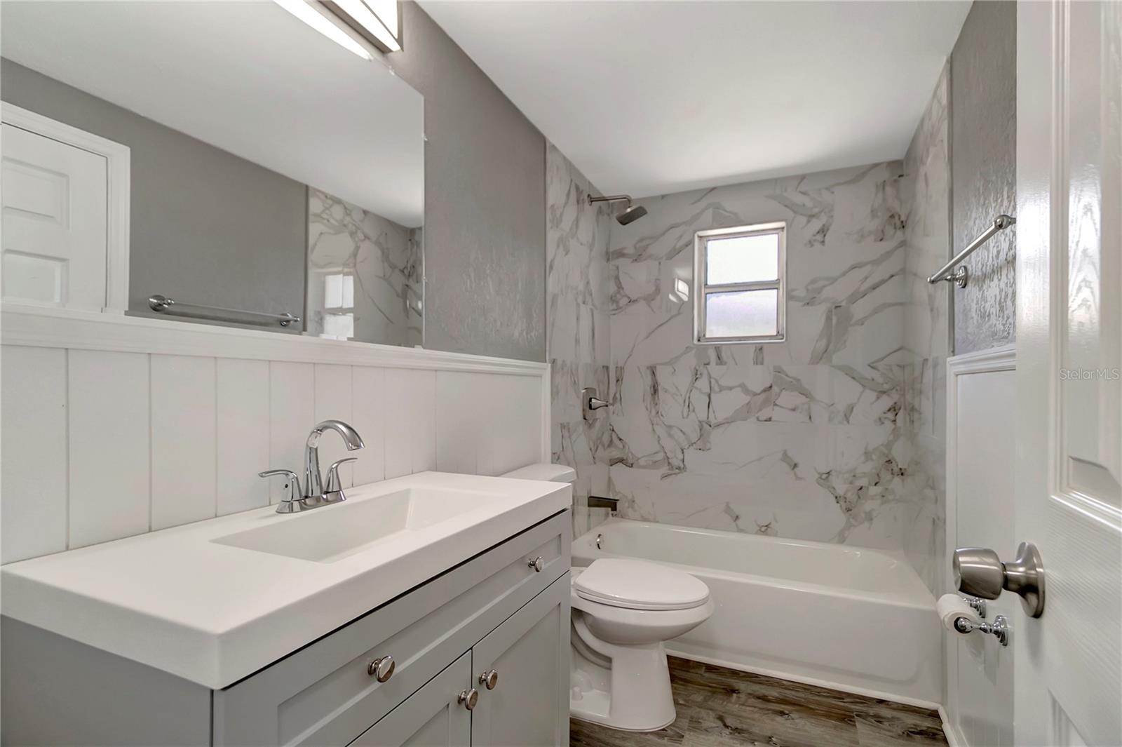 Image 22 of 34 For 6403 Lois Avenue