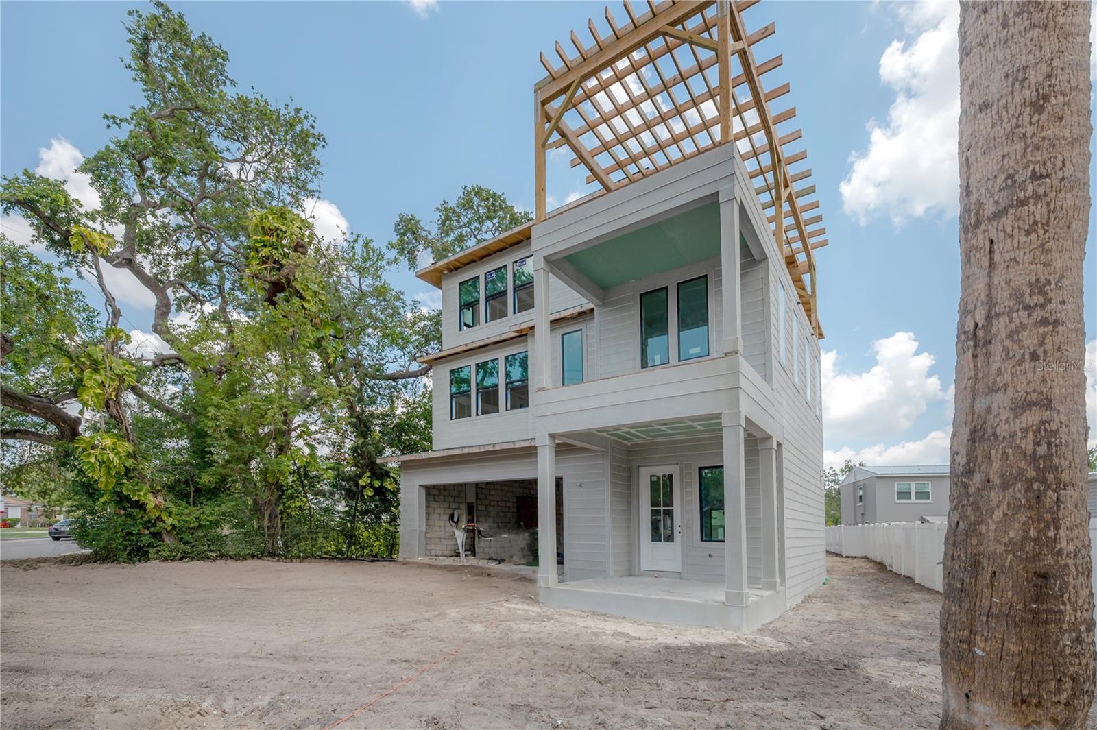 Image 4 of 41 For 2301 Ridgewood Avenue