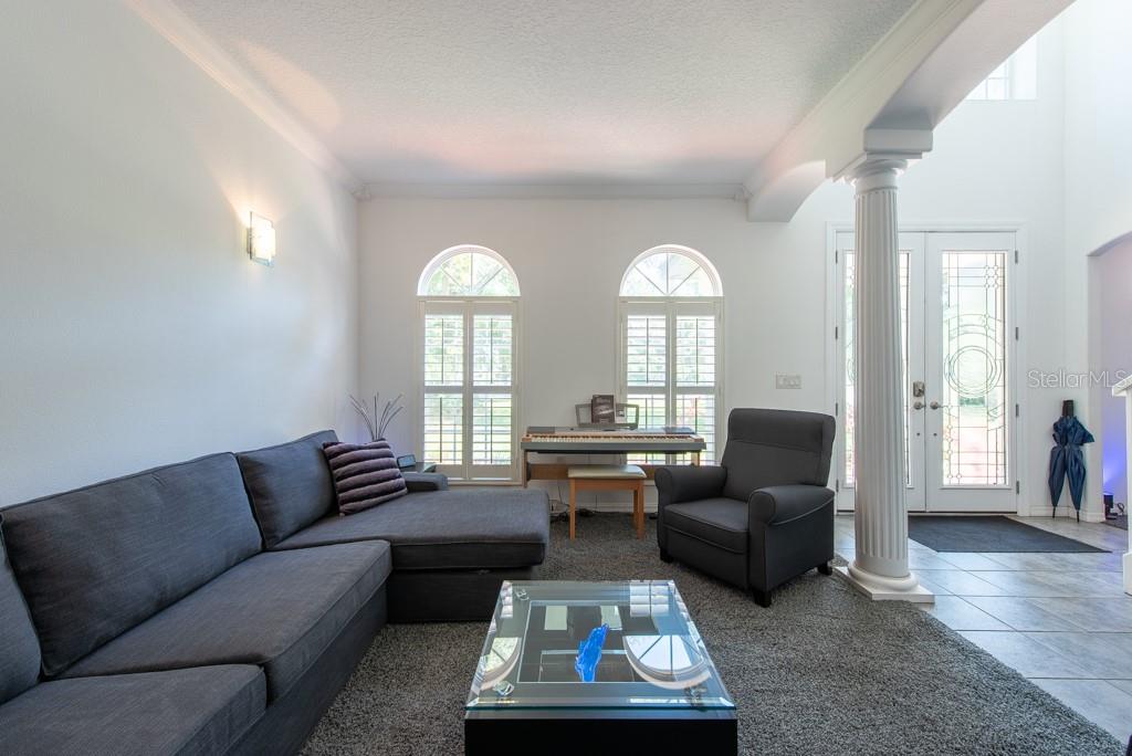 Listing photo id 9 for 5305 Lenoir Court