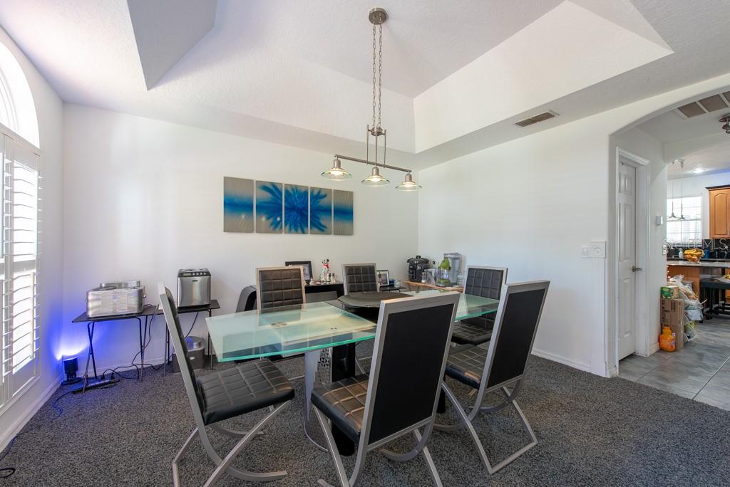 Listing photo id 10 for 5305 Lenoir Court