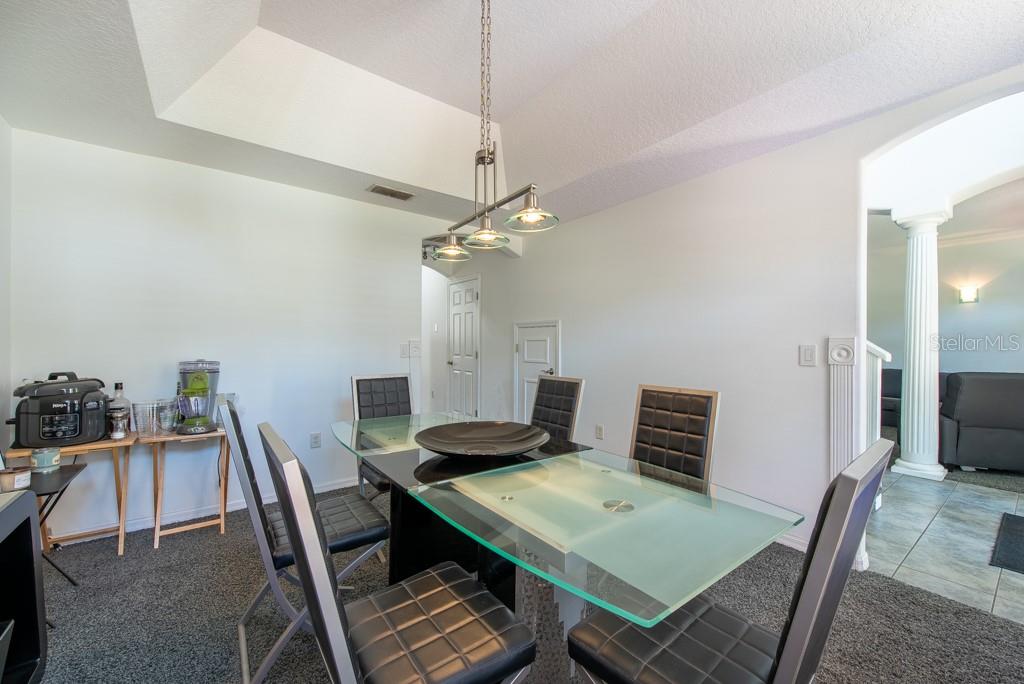 Listing photo id 11 for 5305 Lenoir Court