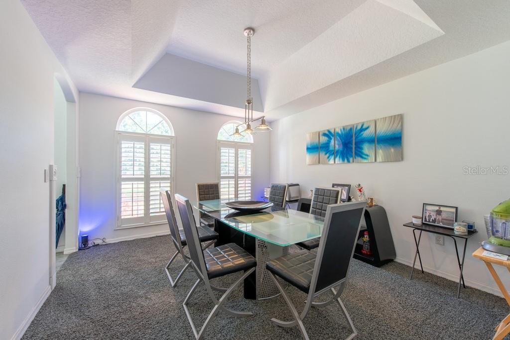 Listing photo id 12 for 5305 Lenoir Court