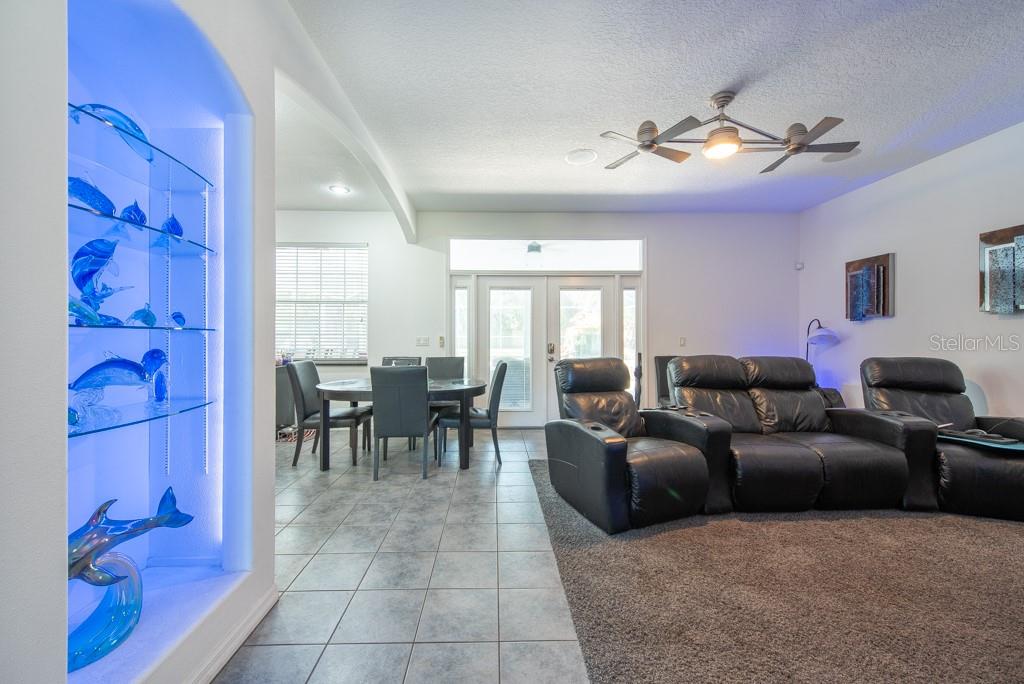 Listing photo id 13 for 5305 Lenoir Court