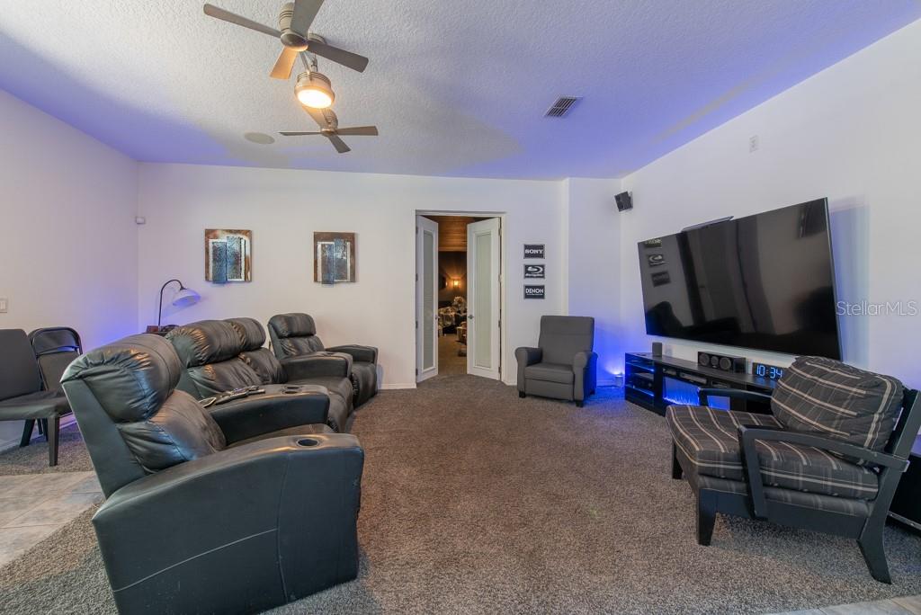 Listing photo id 15 for 5305 Lenoir Court