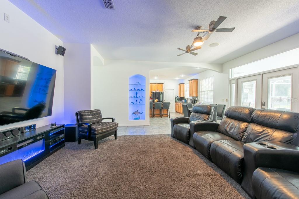 Listing photo id 17 for 5305 Lenoir Court