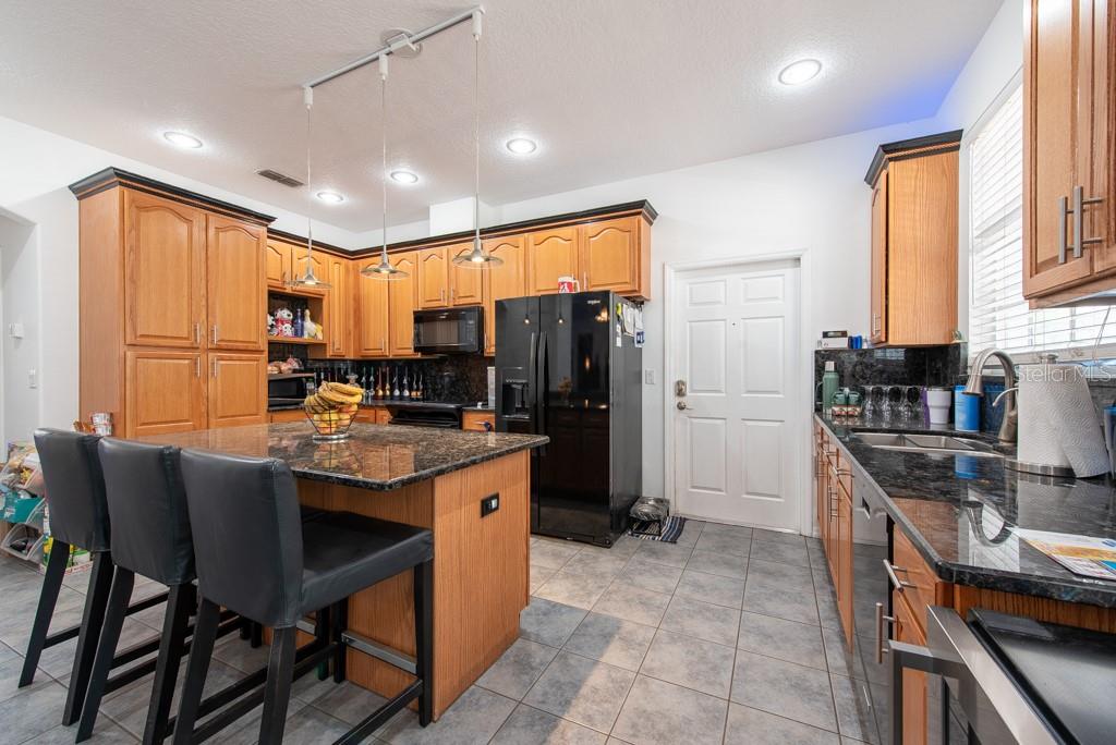 Listing photo id 21 for 5305 Lenoir Court