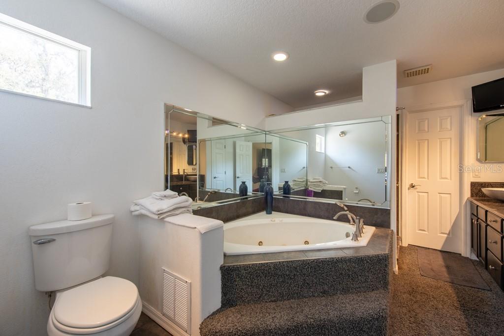 Listing photo id 30 for 5305 Lenoir Court