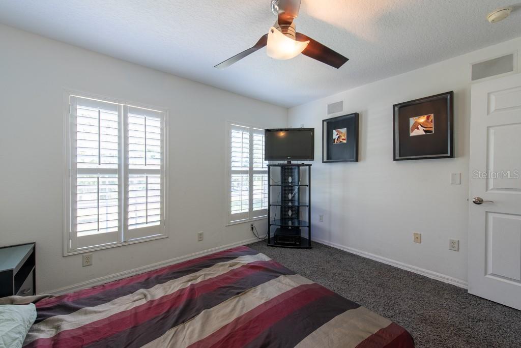 Listing photo id 37 for 5305 Lenoir Court