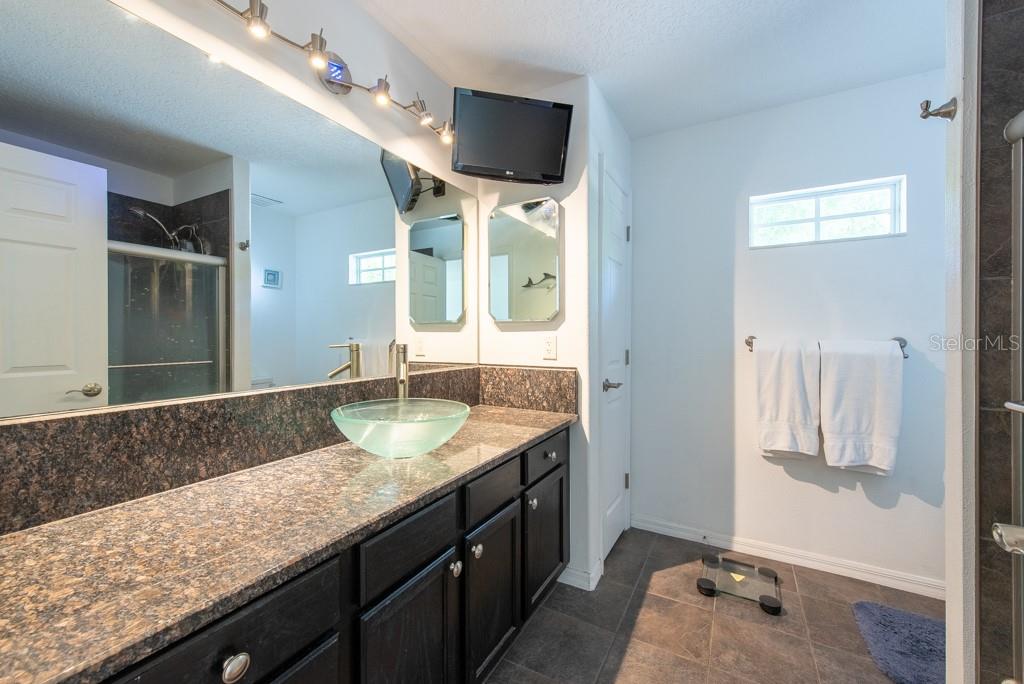 Listing photo id 38 for 5305 Lenoir Court