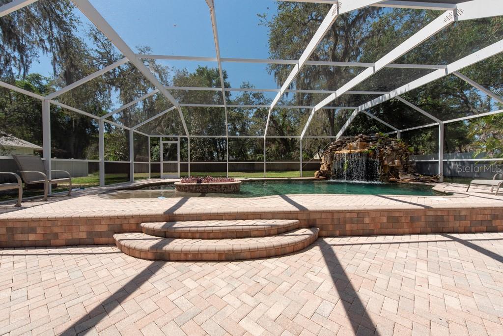 Listing photo id 46 for 5305 Lenoir Court