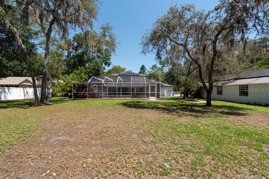 Listing photo id 54 for 5305 Lenoir Court
