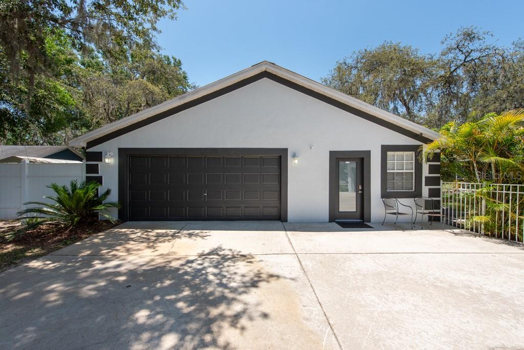 Listing photo id 57 for 5305 Lenoir Court