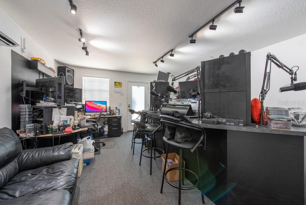 Listing photo id 59 for 5305 Lenoir Court