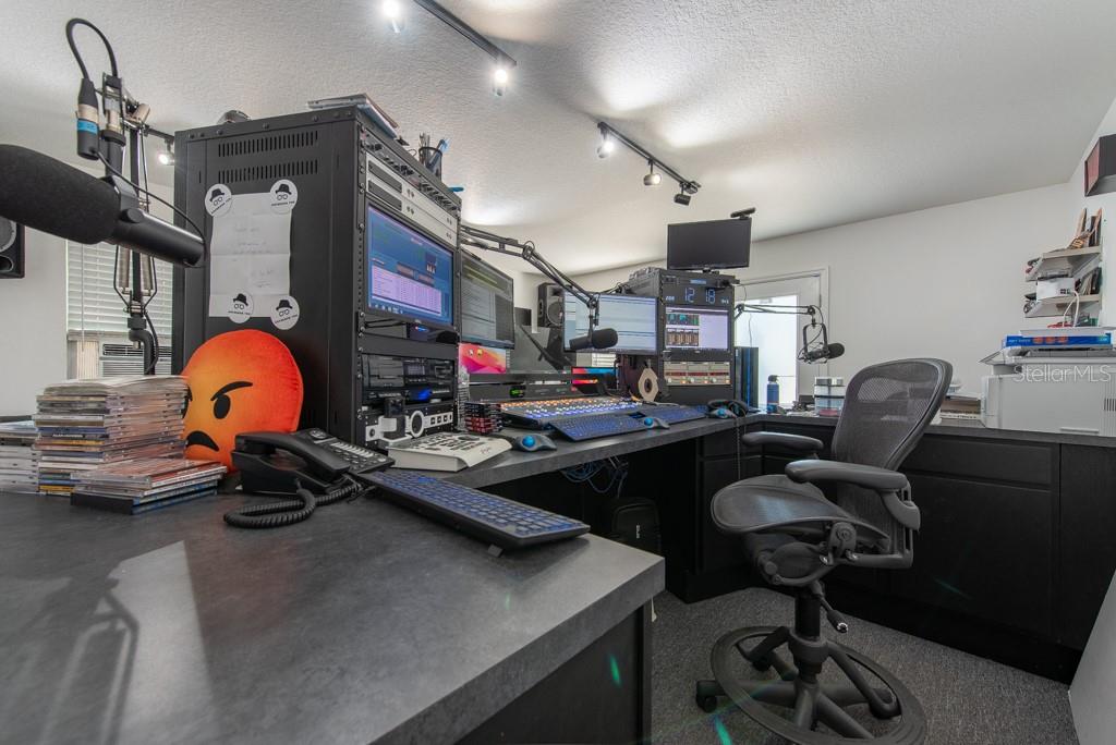 Listing photo id 60 for 5305 Lenoir Court