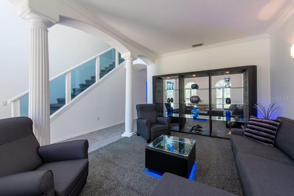Listing photo id 5 for 5305 Lenoir Court