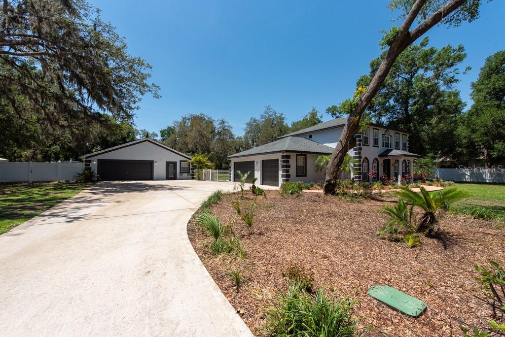 Listing photo id 68 for 5305 Lenoir Court