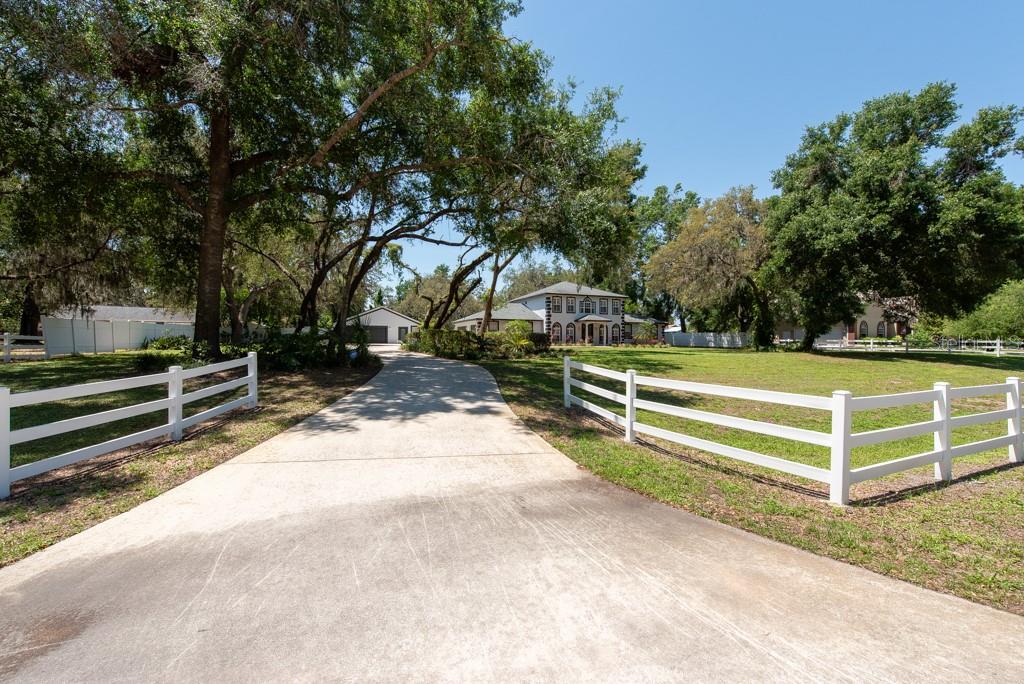 Listing photo id 70 for 5305 Lenoir Court