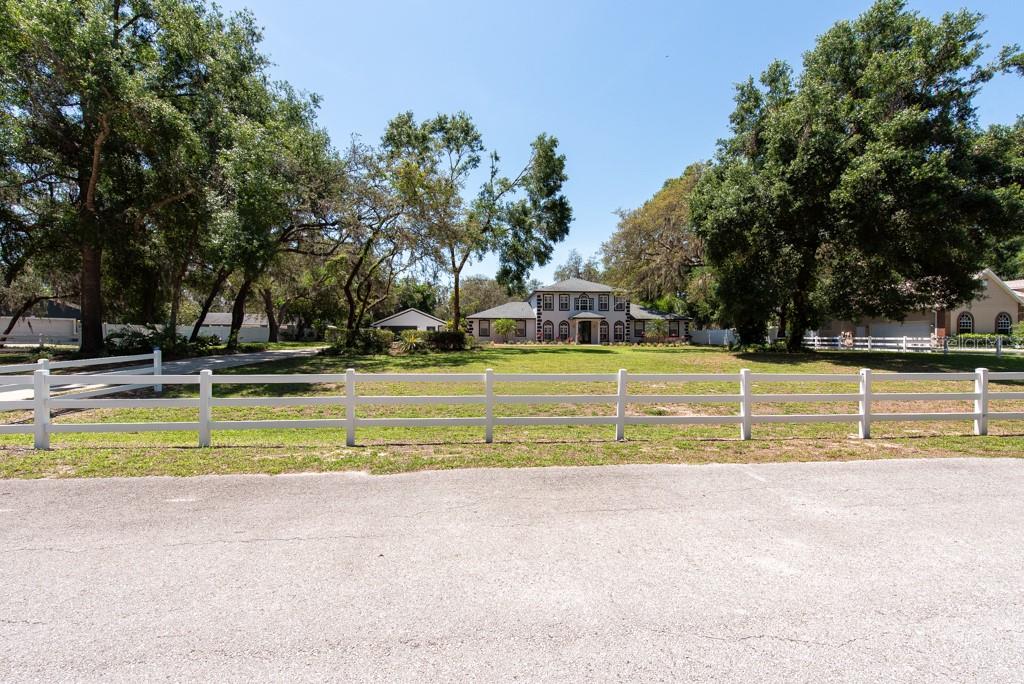 Listing photo id 71 for 5305 Lenoir Court