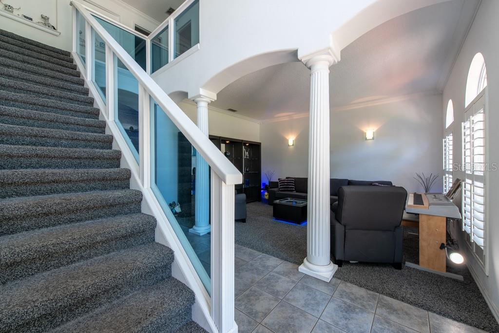 Listing photo id 6 for 5305 Lenoir Court