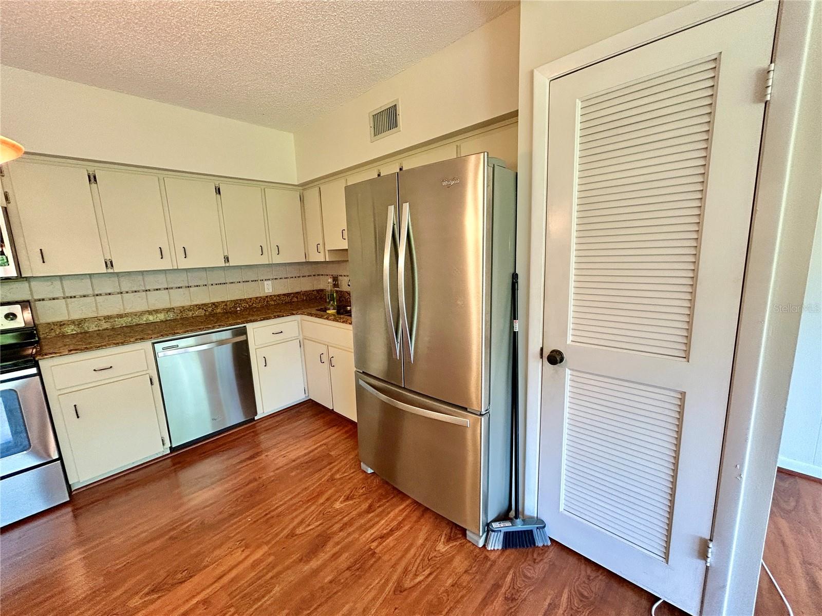 Image 10 of 52 For 2263 Americus Boulevard E 25