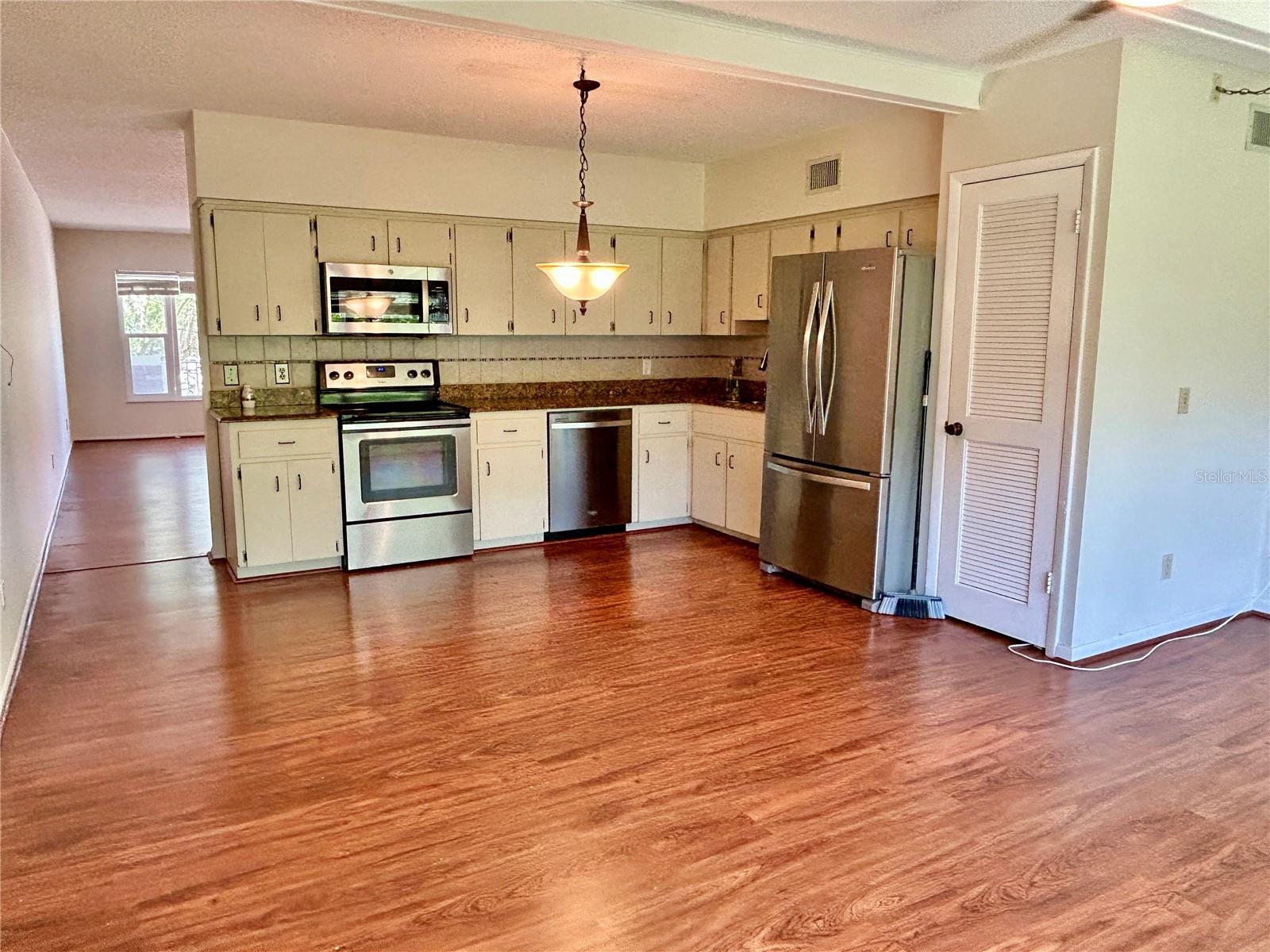 Image 12 of 52 For 2263 Americus Boulevard E 25