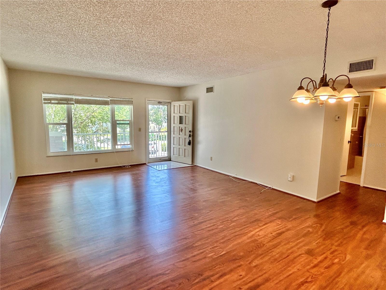 Image 6 of 52 For 2263 Americus Boulevard E 25