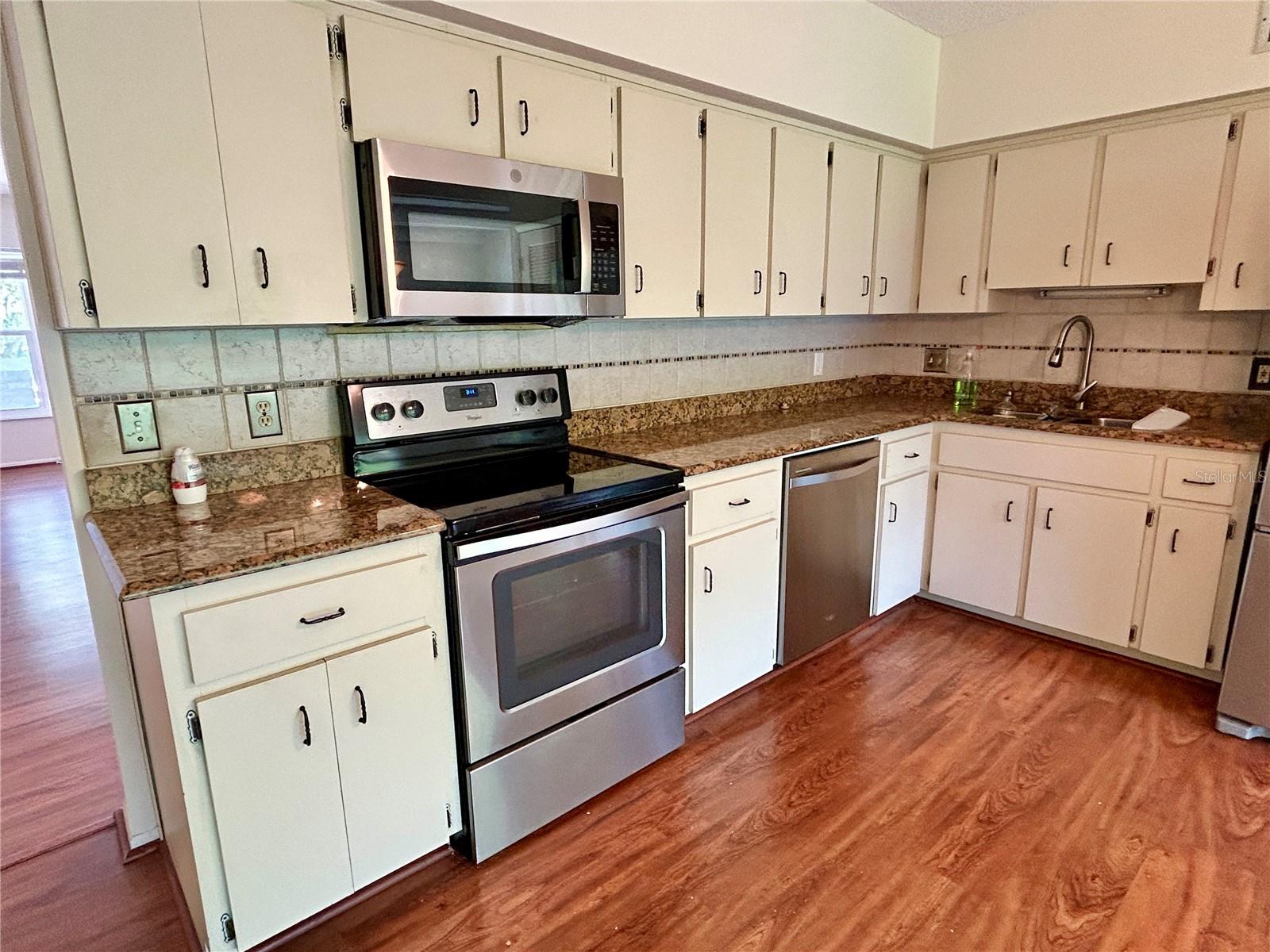 Image 9 of 52 For 2263 Americus Boulevard E 25