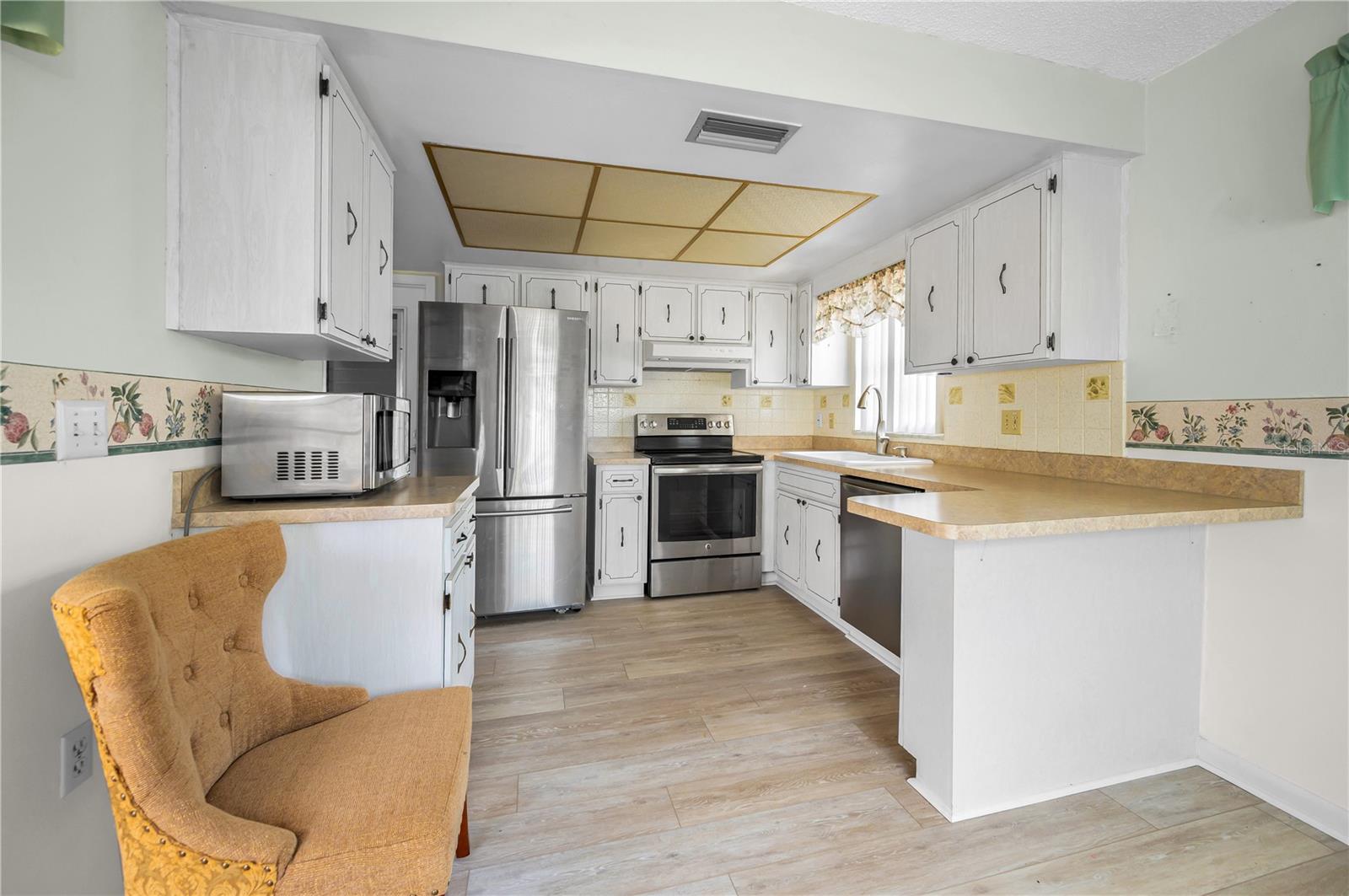 Image 10 of 64 For 5480 Orange Blossom Road N