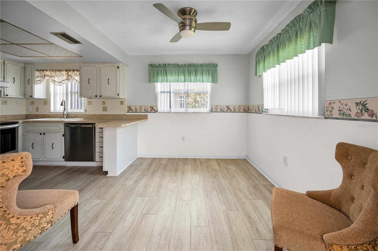 Image 15 of 64 For 5480 Orange Blossom Road N