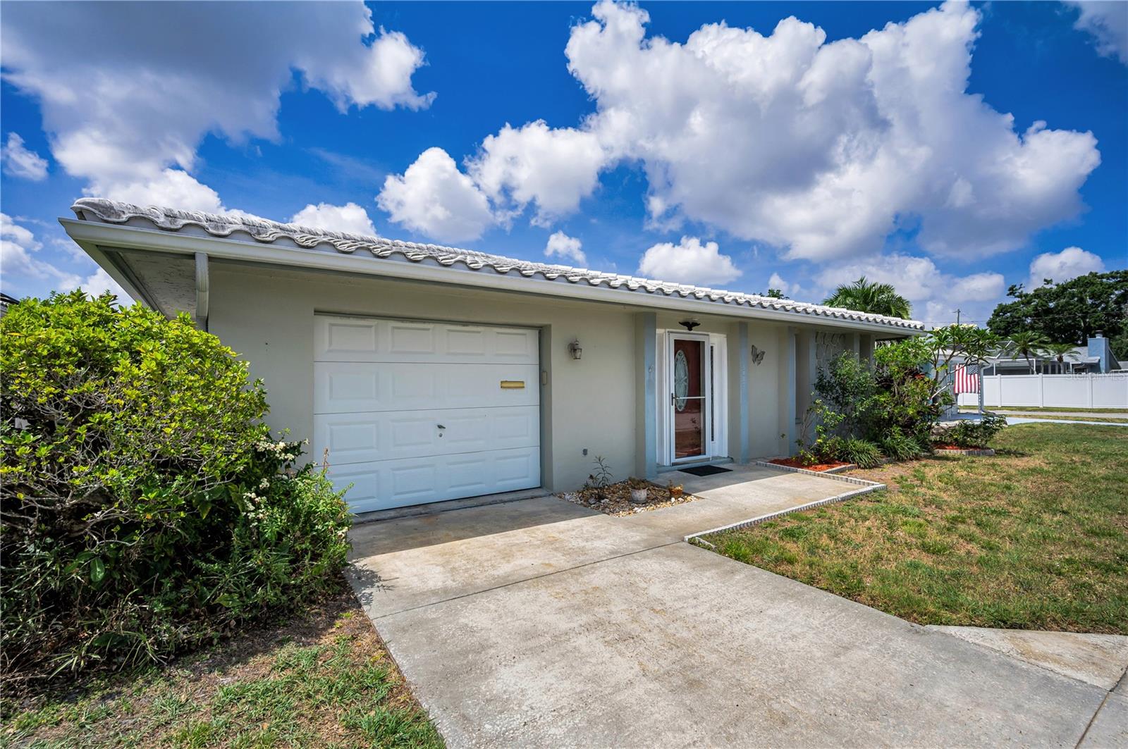 Image 32 of 64 For 5480 Orange Blossom Road N