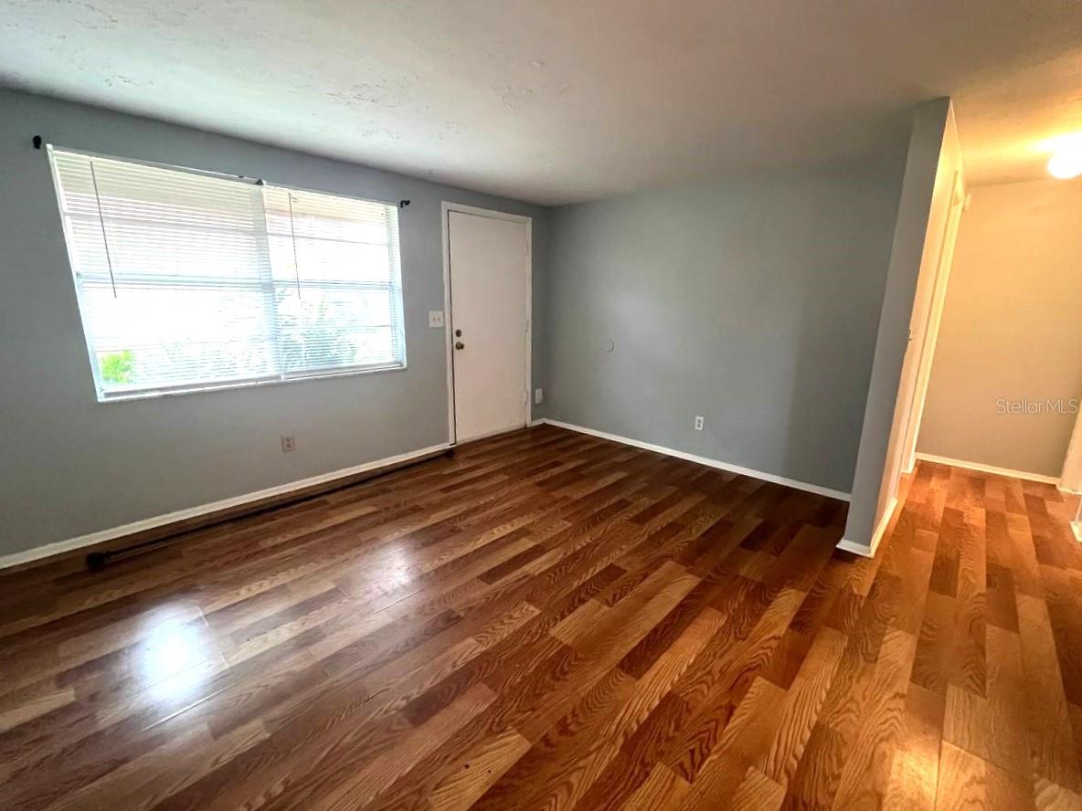 Image 5 of 14 For 9406 Eastfield Road