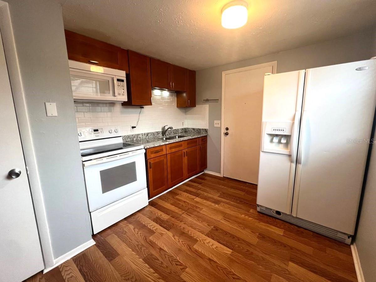 Image 6 of 14 For 9406 Eastfield Road