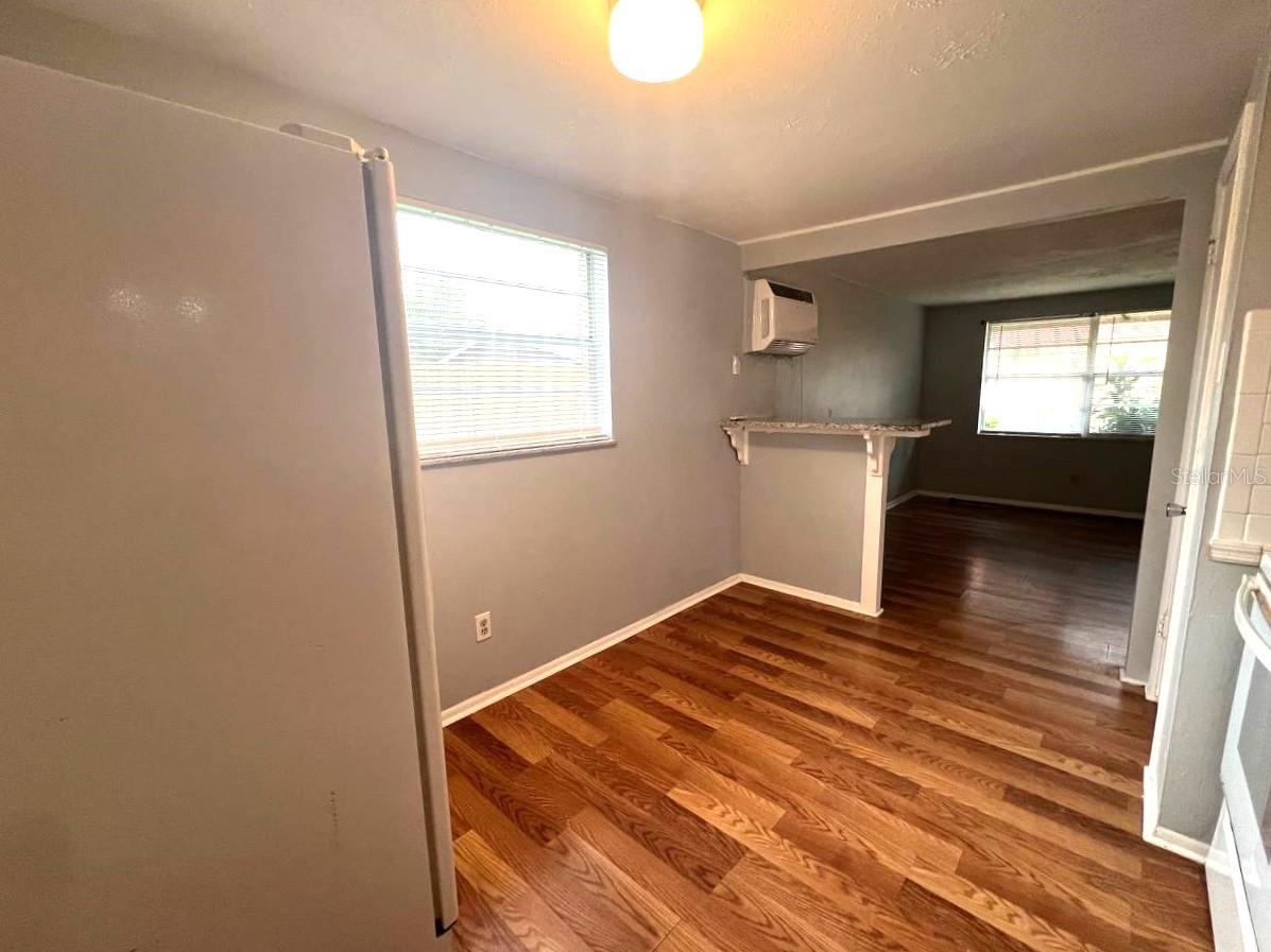 Image 8 of 14 For 9406 Eastfield Road
