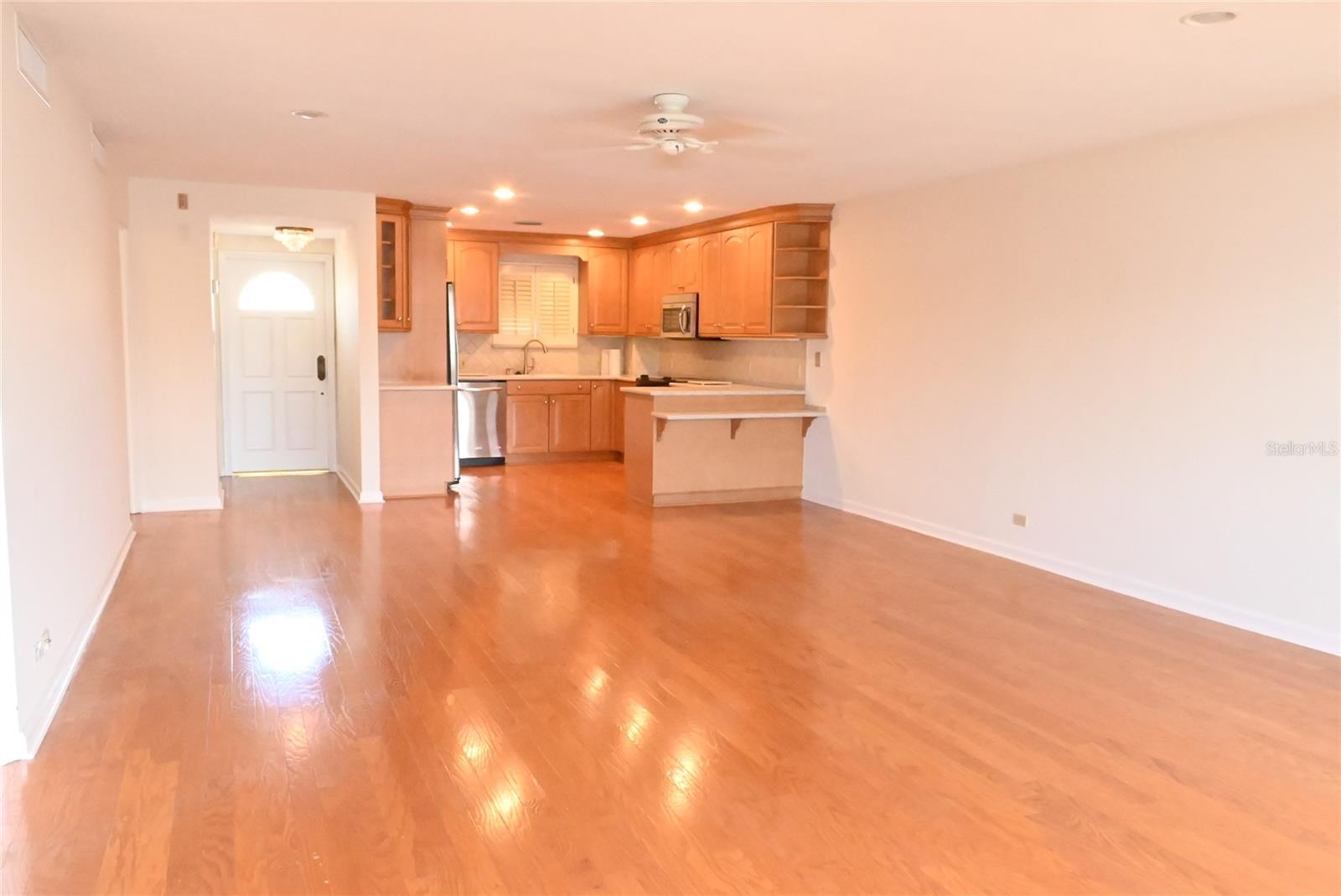 Image 4 of 21 For 1365 Snell Isle Boulevard Ne 2b