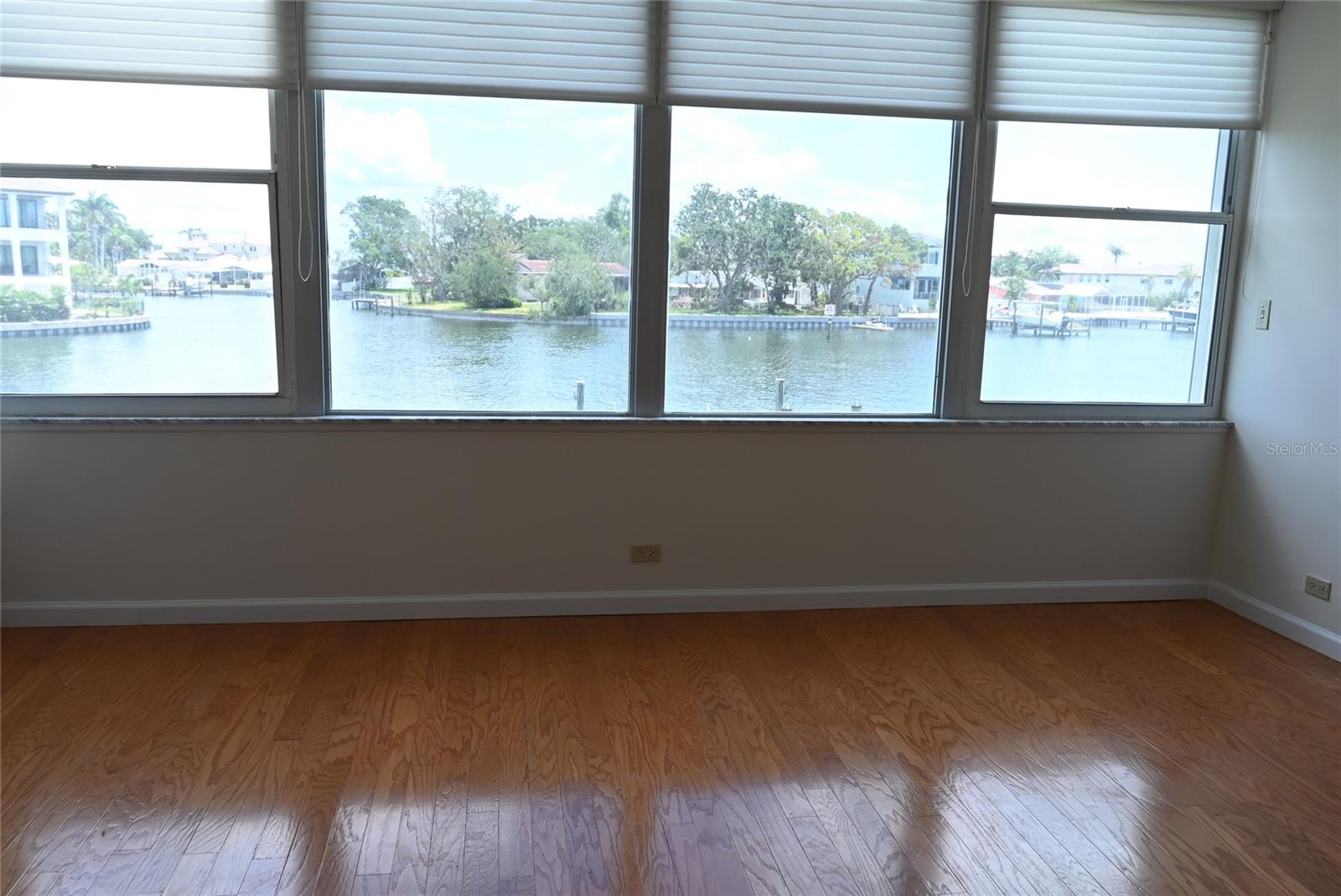 Image 5 of 21 For 1365 Snell Isle Boulevard Ne 2b