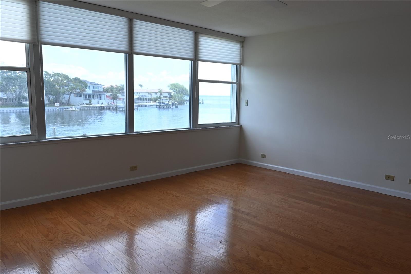 Image 8 of 21 For 1365 Snell Isle Boulevard Ne 2b