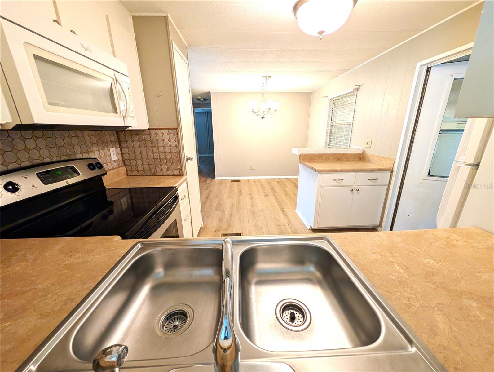 Image 11 of 37 For 12596 143rd Street