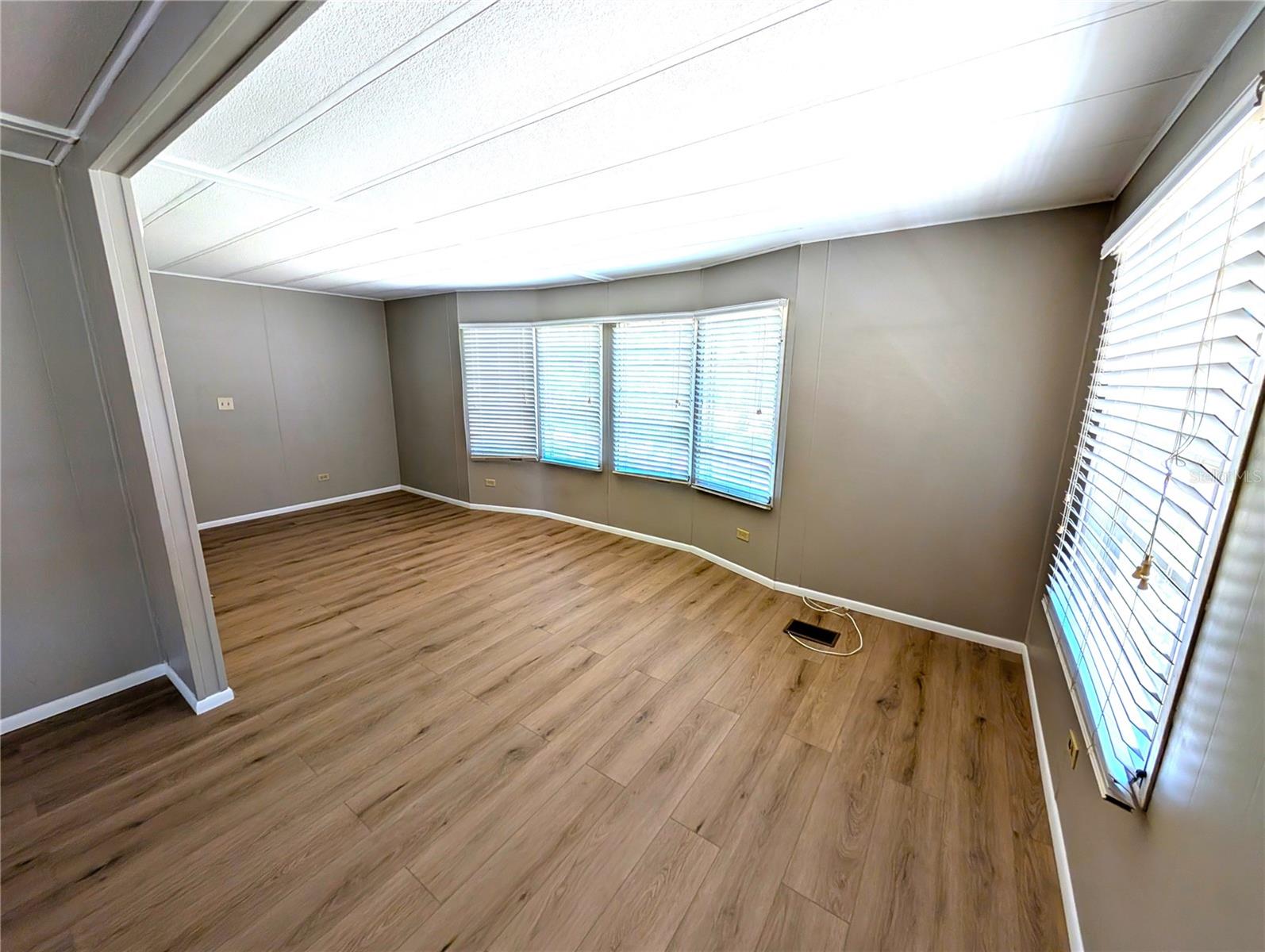 Image 17 of 37 For 12596 143rd Street