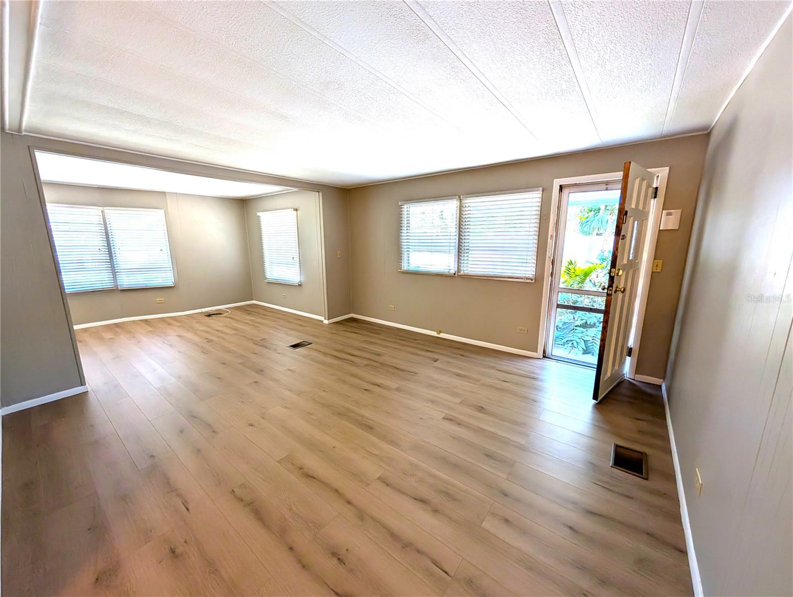 Image 20 of 37 For 12596 143rd Street