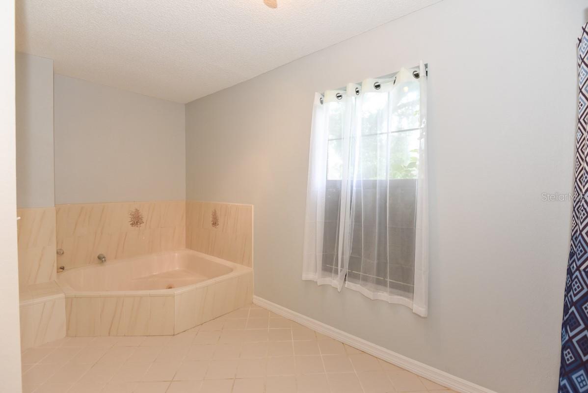 Image 22 of 40 For 24 Lake Vista Way