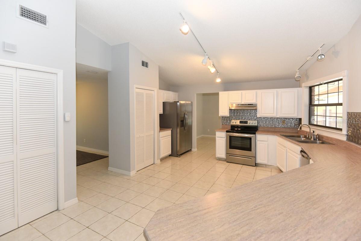 Image 5 of 40 For 24 Lake Vista Way
