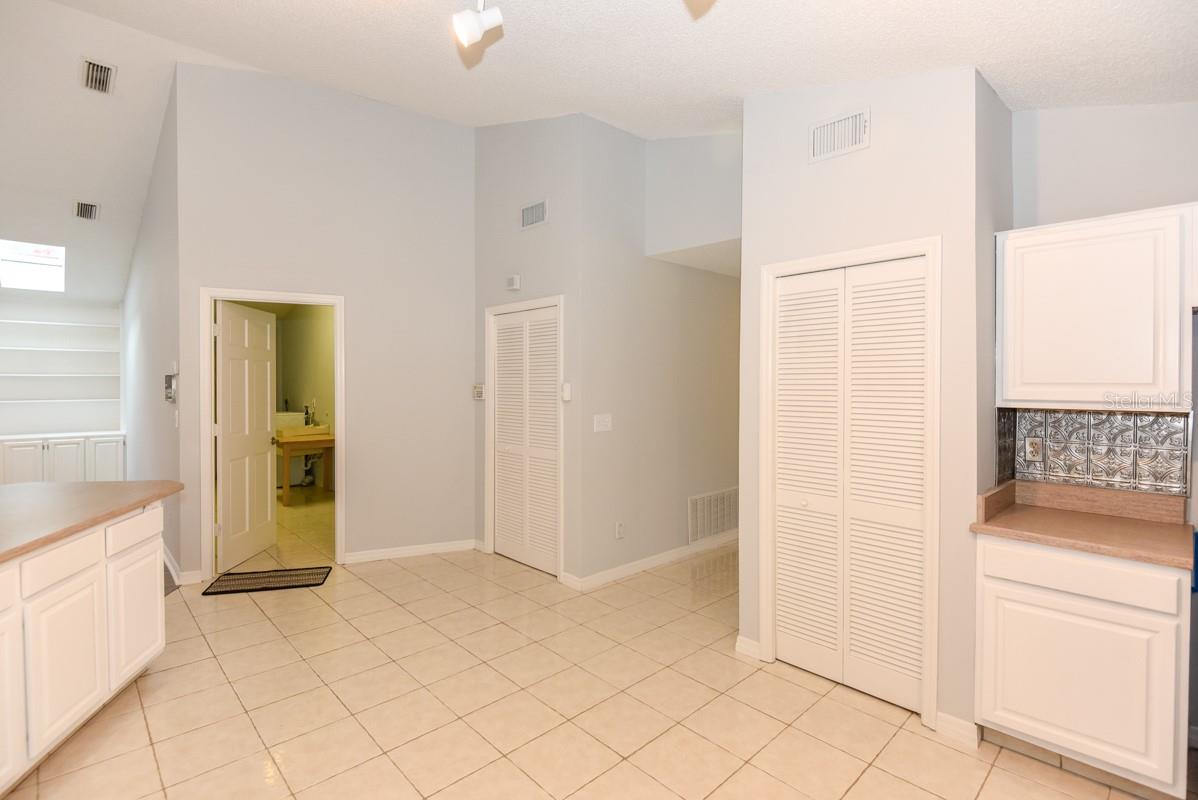 Image 7 of 40 For 24 Lake Vista Way