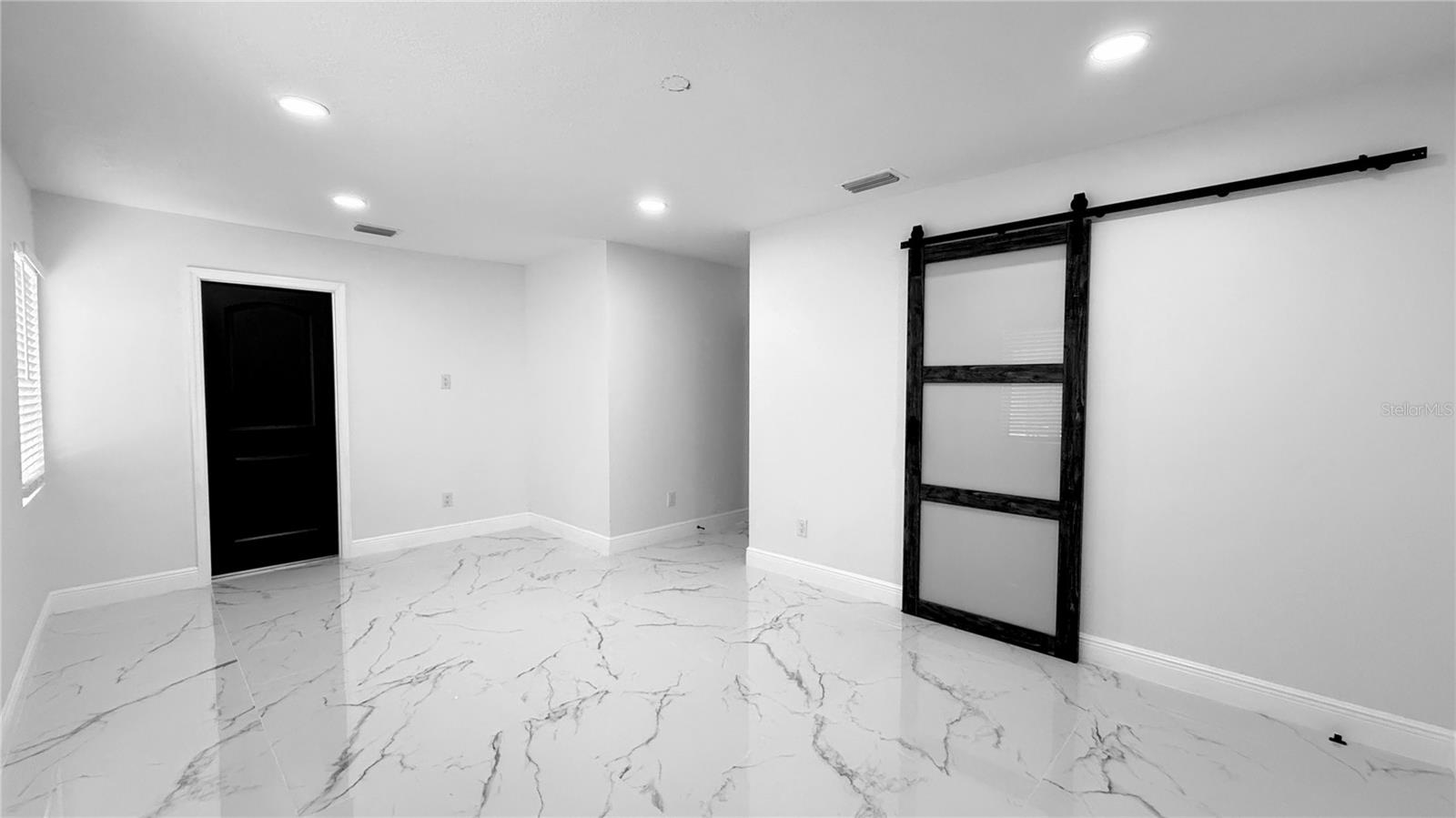 Image 8 of 19 For 10406 Boulevard