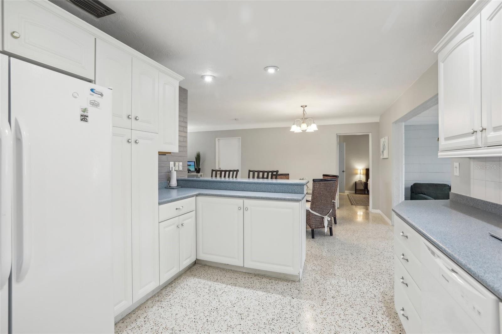 Image 18 of 35 For 6149 37th Avenue N
