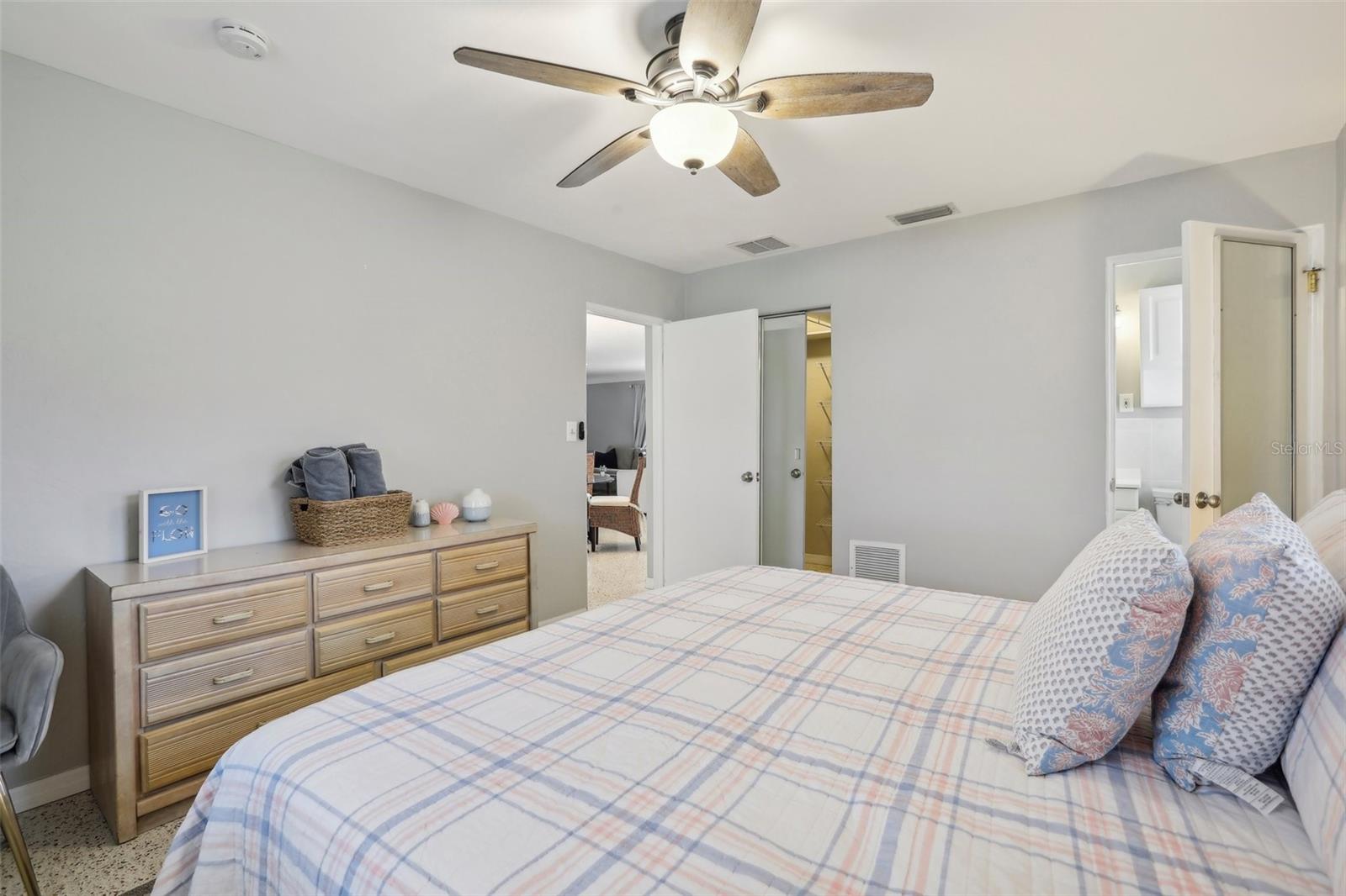 Image 20 of 35 For 6149 37th Avenue N