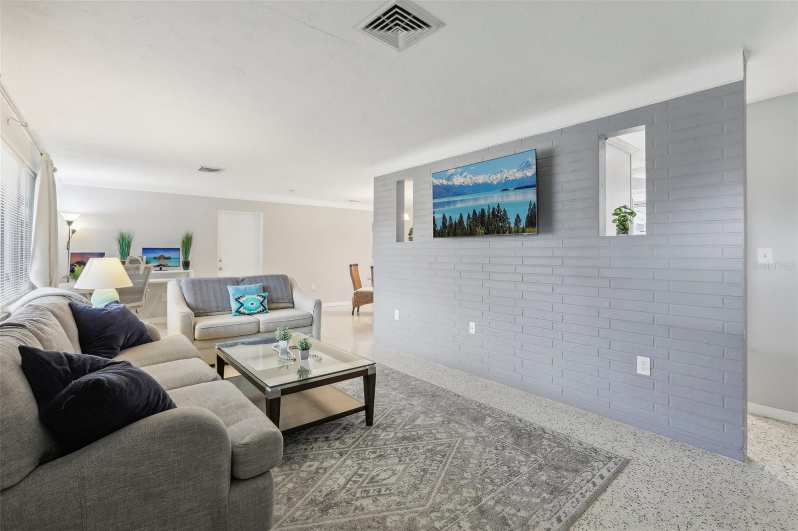 Image 5 of 35 For 6149 37th Avenue N