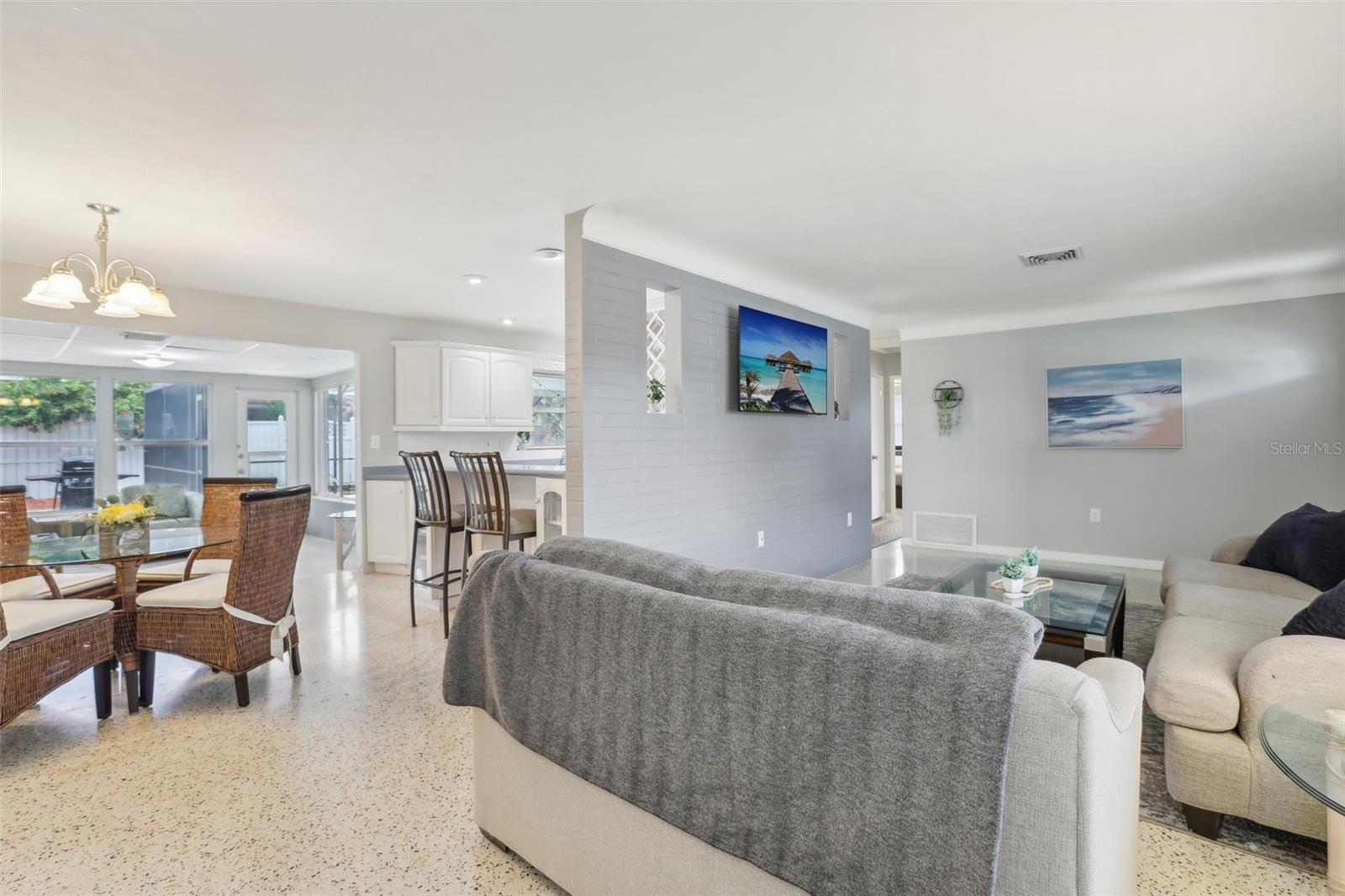 Image 7 of 35 For 6149 37th Avenue N